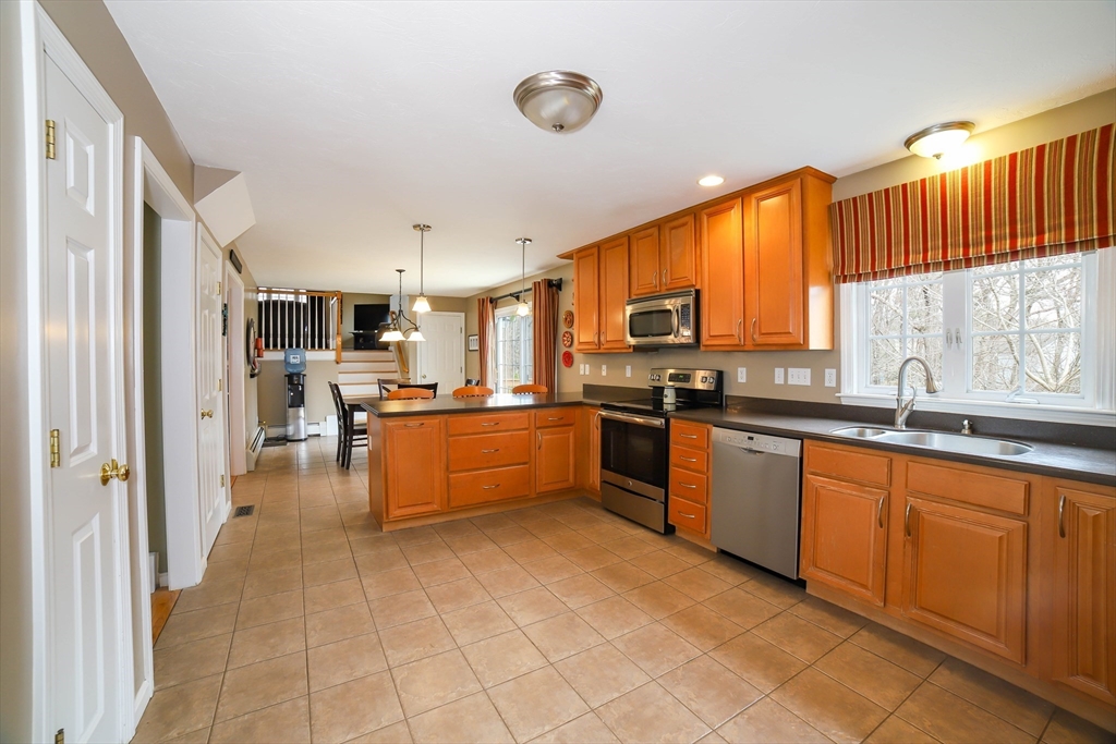 8 Grist Mill Circle Shrewsbury, MA 01545 - Photo 11 of 40