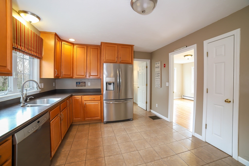 8 Grist Mill Circle Shrewsbury, MA 01545 - Photo 9 of 40