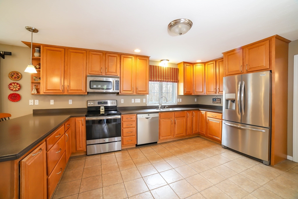 8 Grist Mill Circle Shrewsbury, MA 01545 - Photo 10 of 40