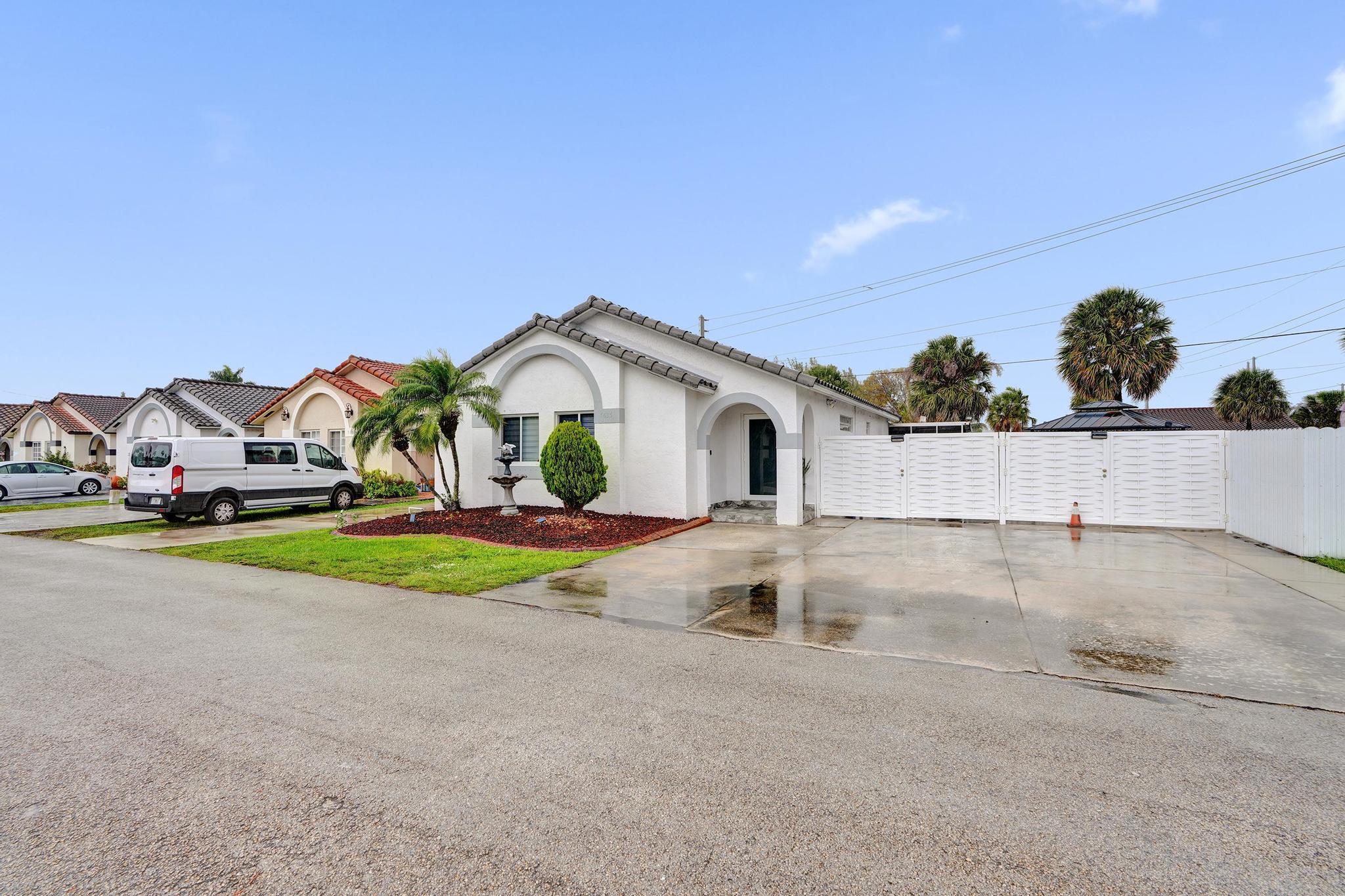 7635 Northwest 168th Terrace Hialeah, FL 33015 - Photo 21 of 41 DSC07748