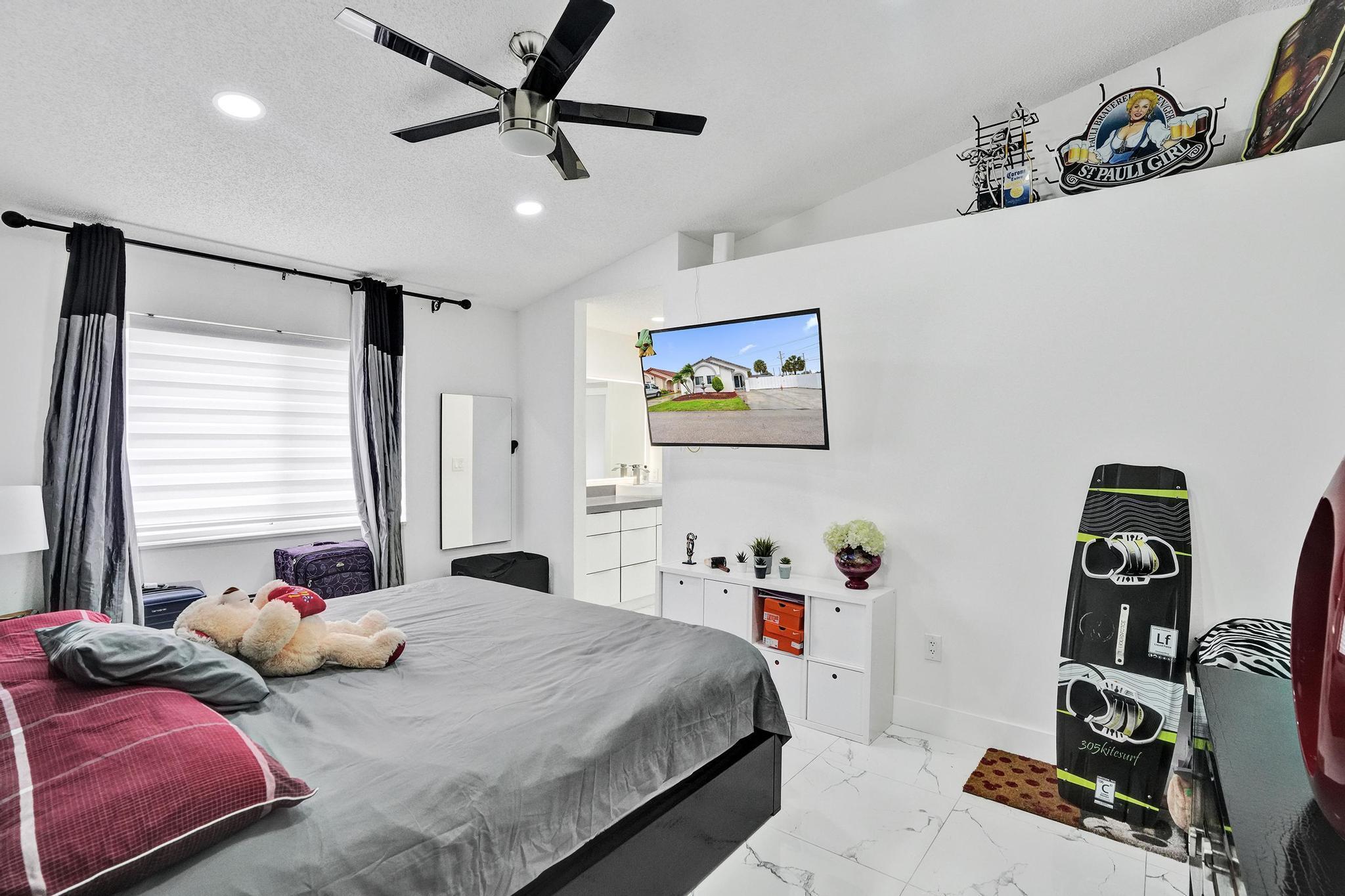 7635 Northwest 168th Terrace Hialeah, FL 33015 - Photo 23 of 41 DSC07757