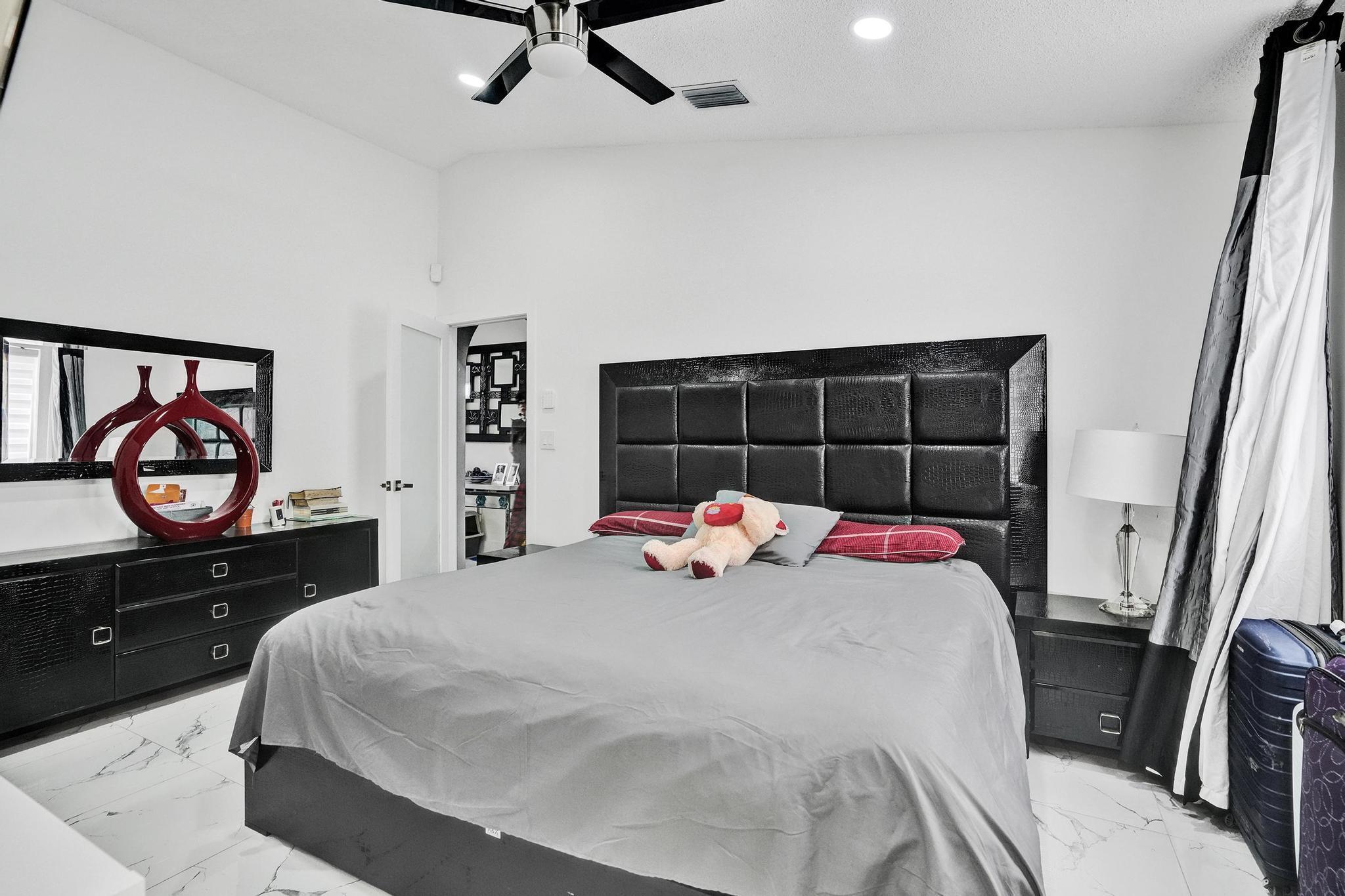 7635 Northwest 168th Terrace Hialeah, FL 33015 - Photo 25 of 41 DSC07763