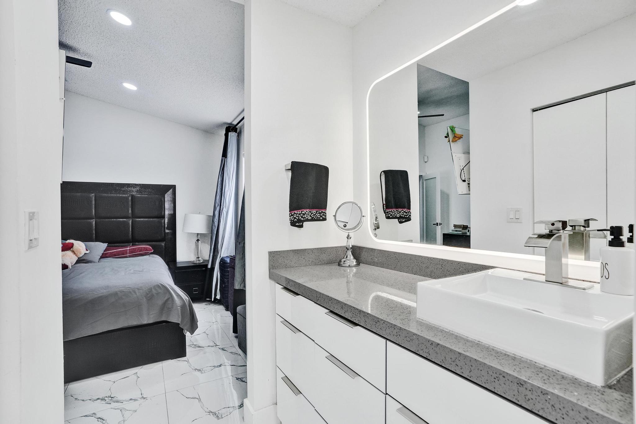 7635 Northwest 168th Terrace Hialeah, FL 33015 - Photo 29 of 41 DSC07778