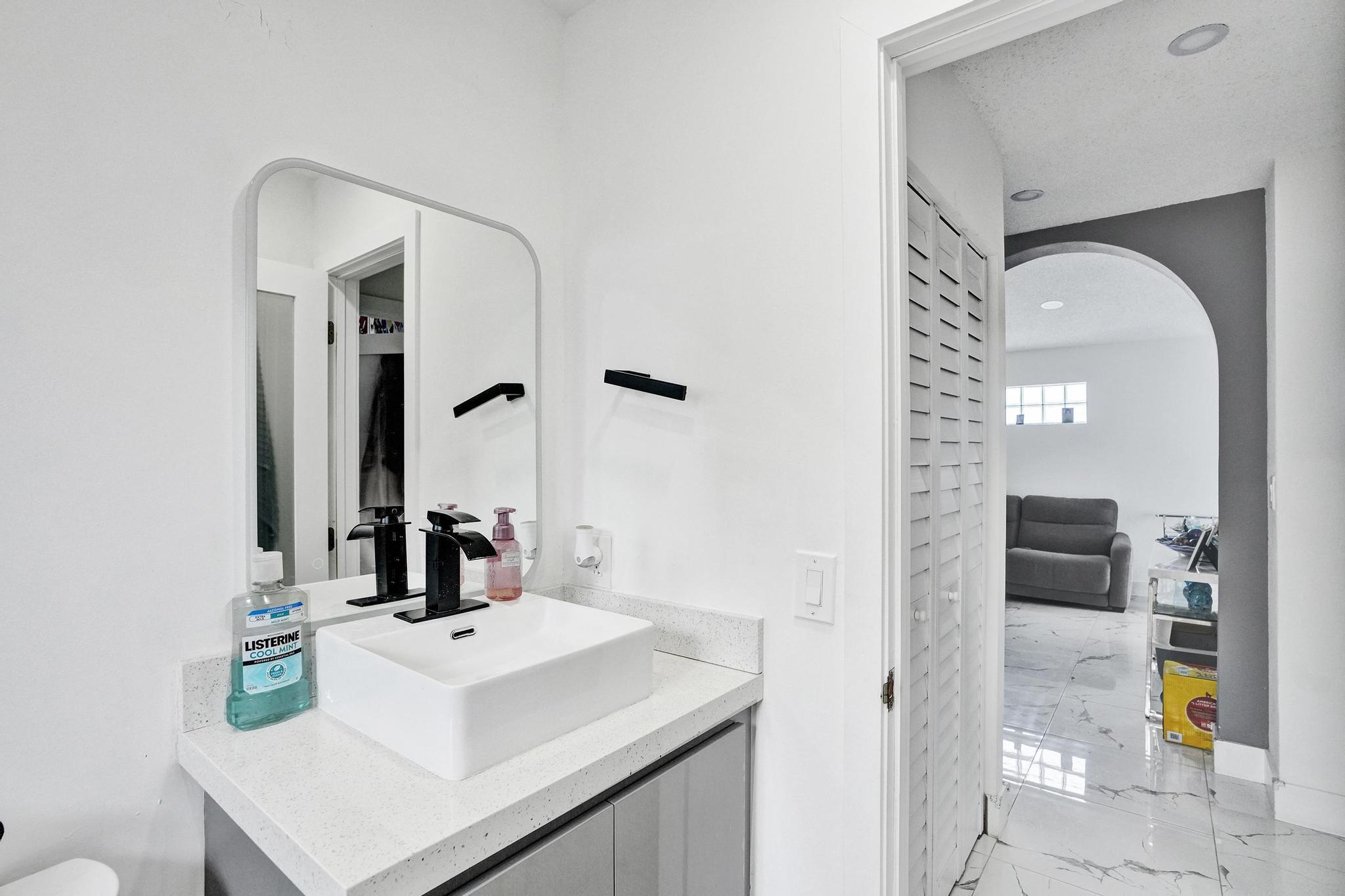 7635 Northwest 168th Terrace Hialeah, FL 33015 - Photo 33 of 41 DSC07793