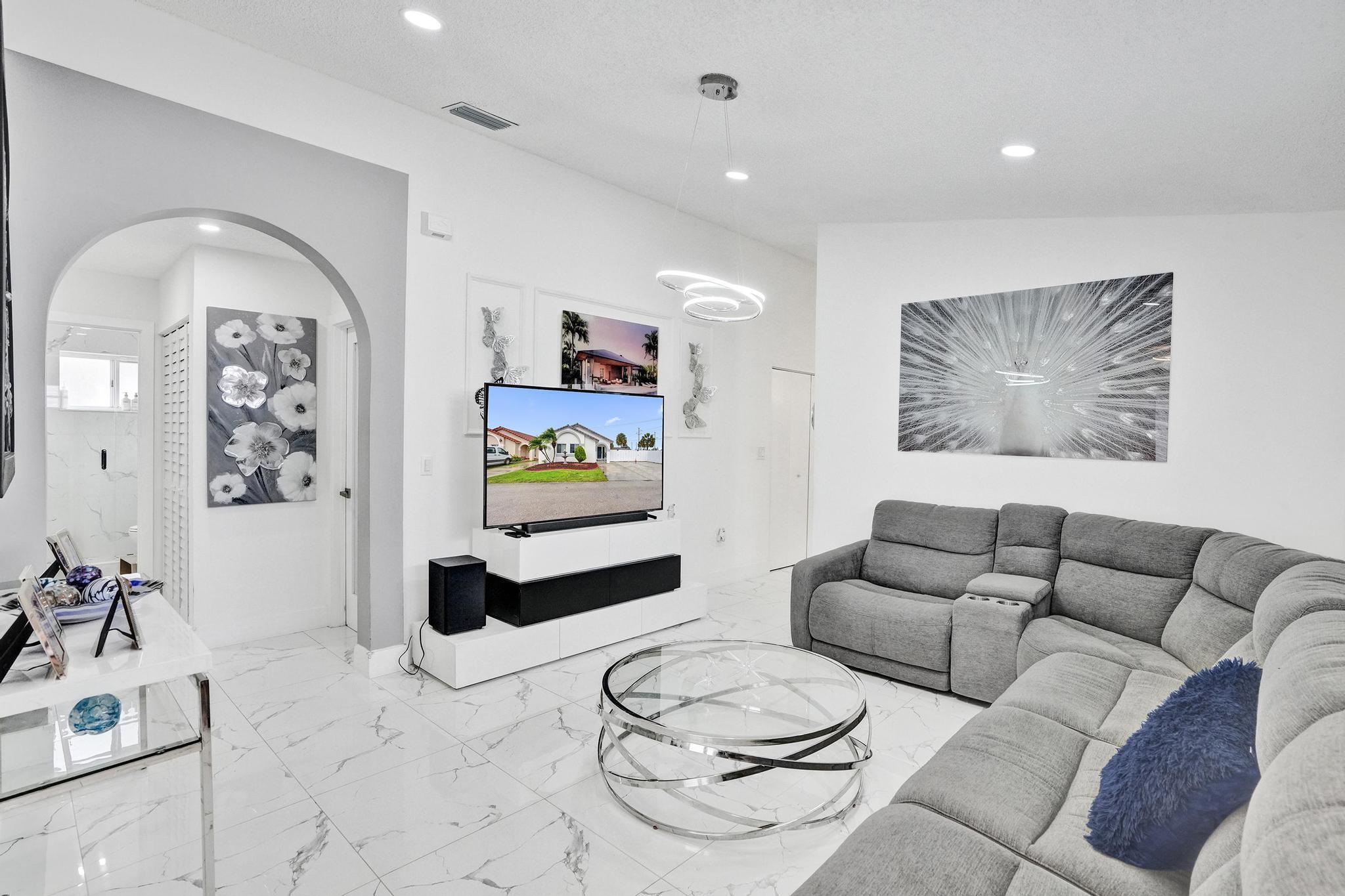 7635 Northwest 168th Terrace Hialeah, FL 33015 - Photo 37 of 41 DSC07805