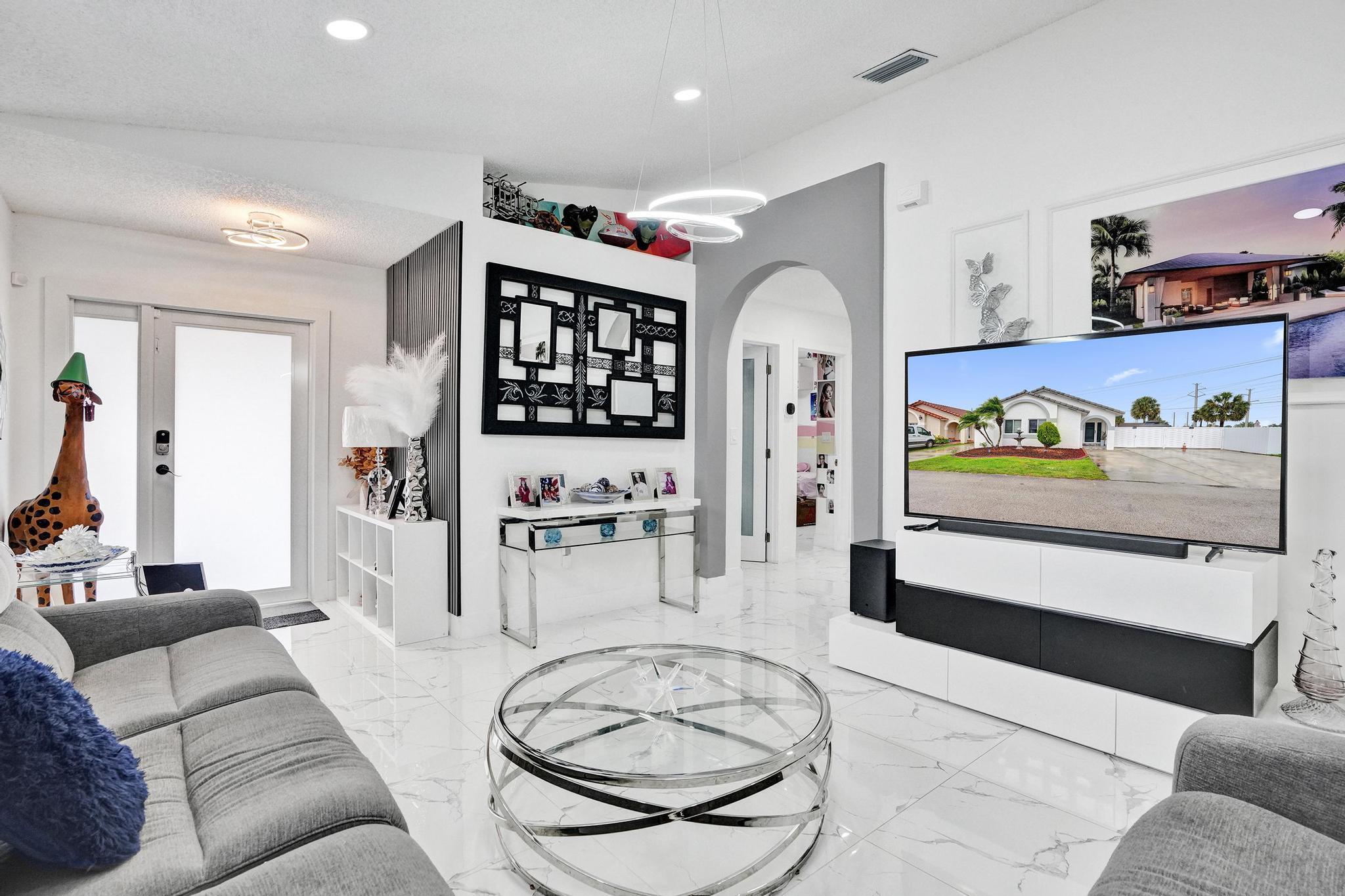 7635 Northwest 168th Terrace Hialeah, FL 33015 - Photo 38 of 41 DSC07808