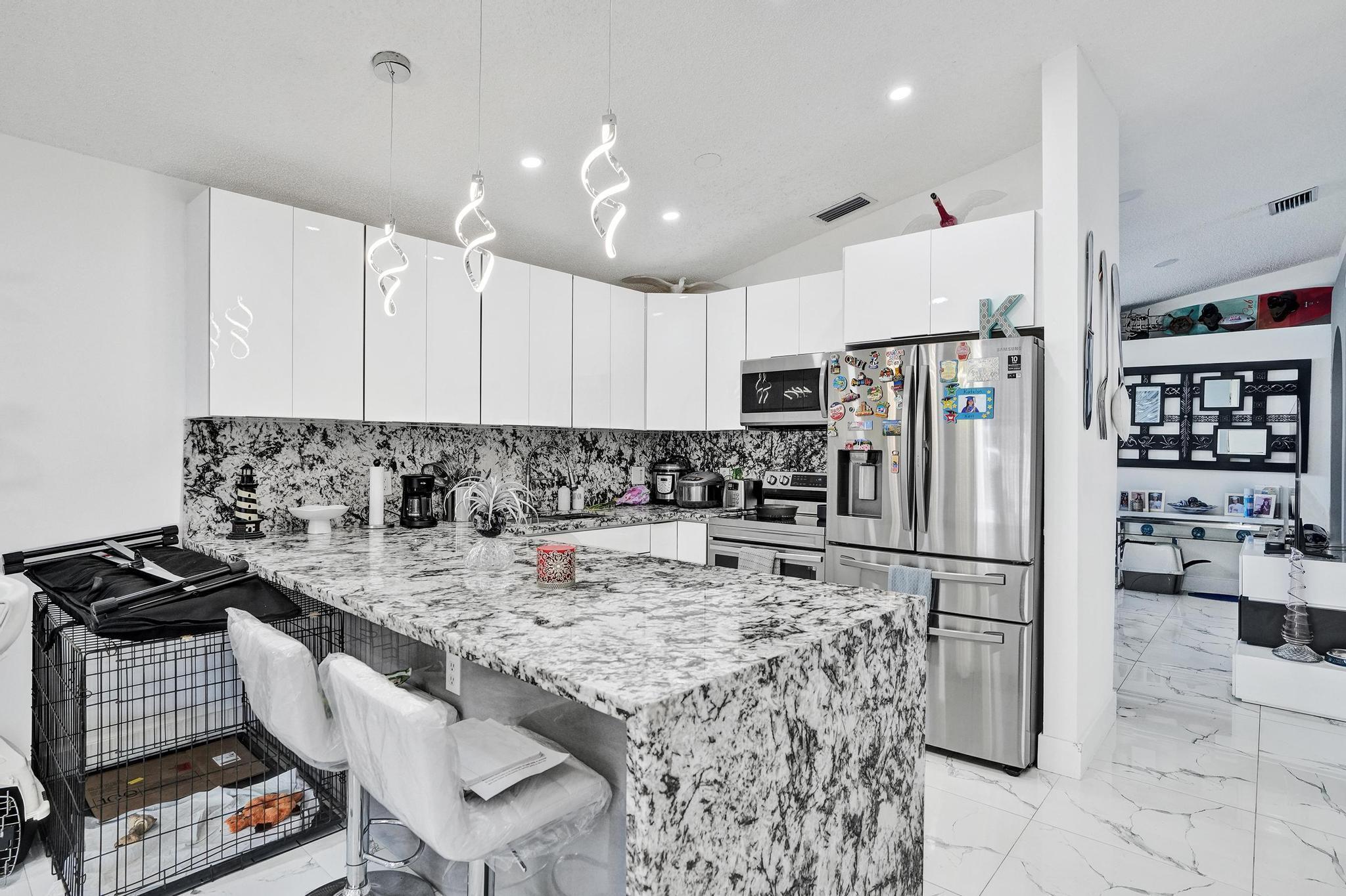 7635 Northwest 168th Terrace Hialeah, FL 33015 - Photo 5 of 41 DSC07700