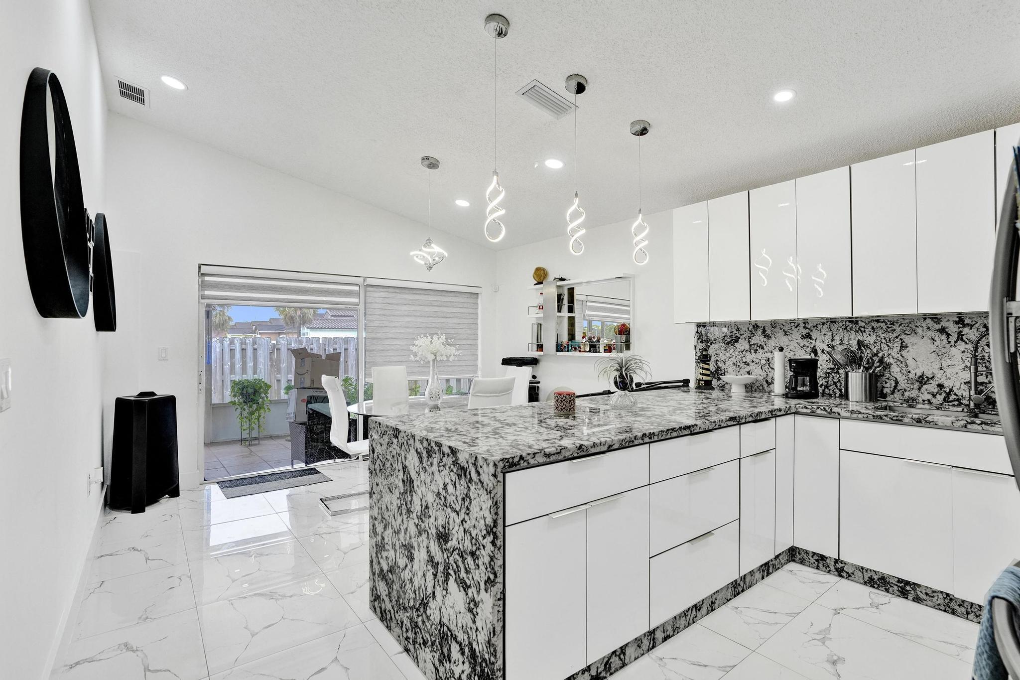 7635 Northwest 168th Terrace Hialeah, FL 33015 - Photo 6 of 41 DSC07697