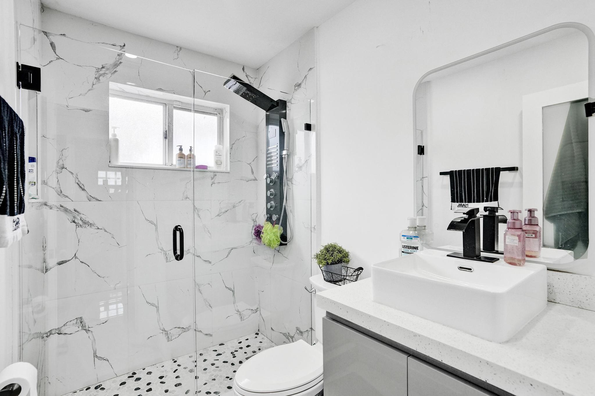 7635 Northwest 168th Terrace Hialeah, FL 33015 - Photo 9 of 41 DSC07790