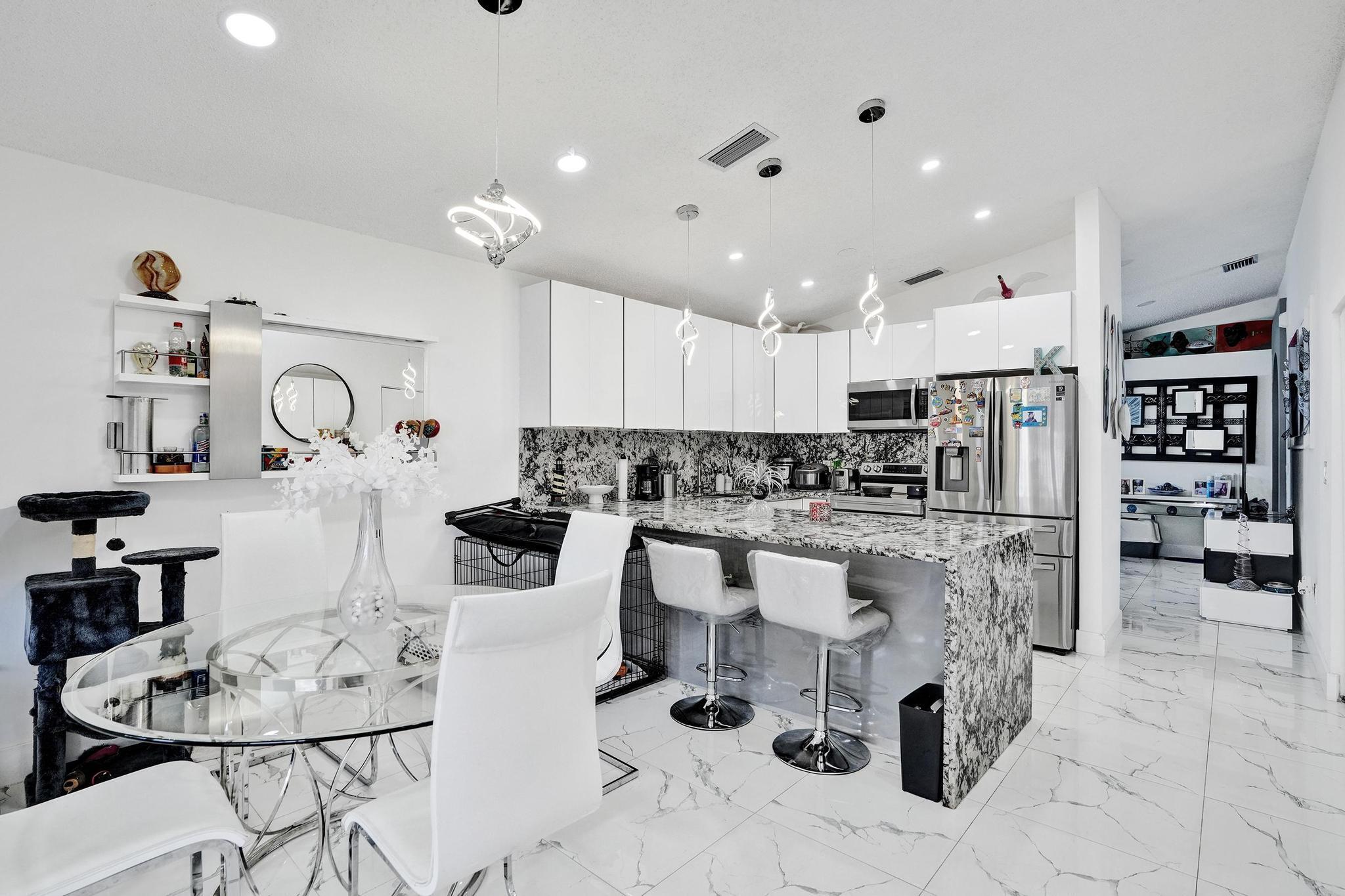 7635 Northwest 168th Terrace Hialeah, FL 33015 - Photo 10 of 41 DSC07709