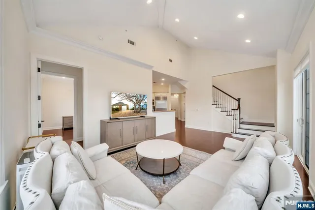 $6,500 | 3312 The Plaza, Tenafly, NJ 07670