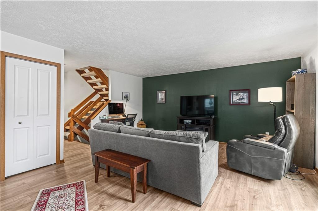 320 Spring Run Drive Monroeville, PA 15146 - Photo 2 of 25