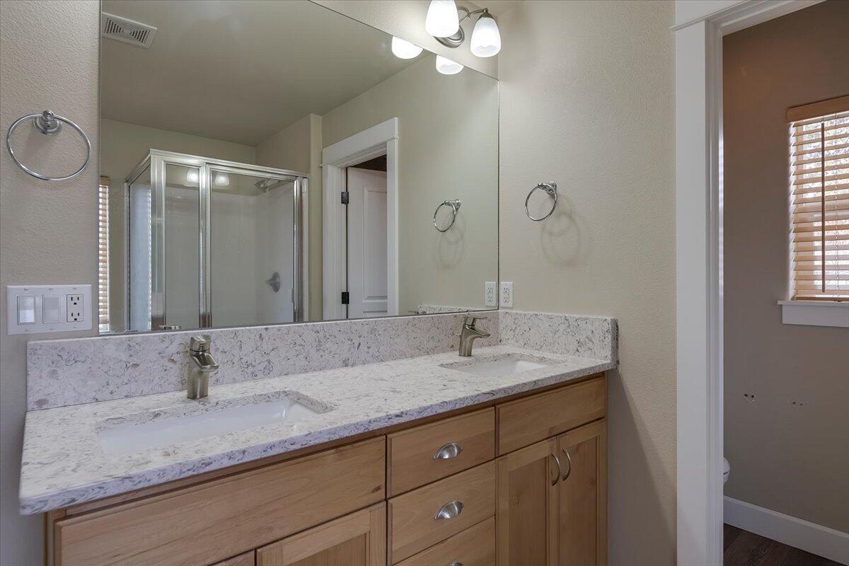 20370 Murphy Road Bend, OR 97702 - Photo 18 of 33 Dual Vanity with newer countertops