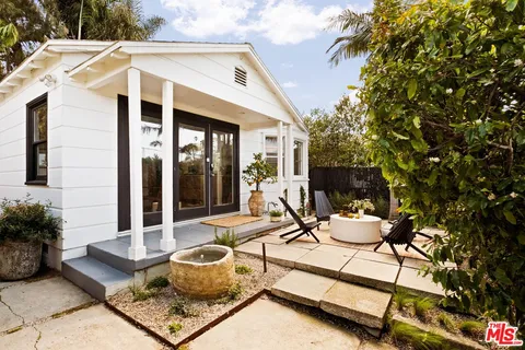 $1,800,000 | 1034 Oakwood Avenue, Venice, CA 90291