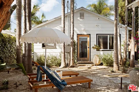 $1,800,000 | 1034 Oakwood Avenue, Venice, CA 90291