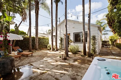 $1,800,000 | 1034 Oakwood Avenue, Venice, CA 90291