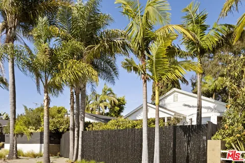 $1,800,000 | 1034 Oakwood Avenue, Venice, CA 90291
