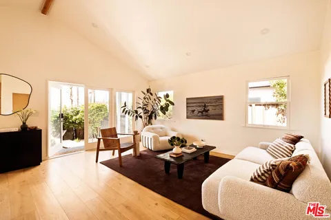 $1,800,000 | 1034 Oakwood Avenue, Venice, CA 90291