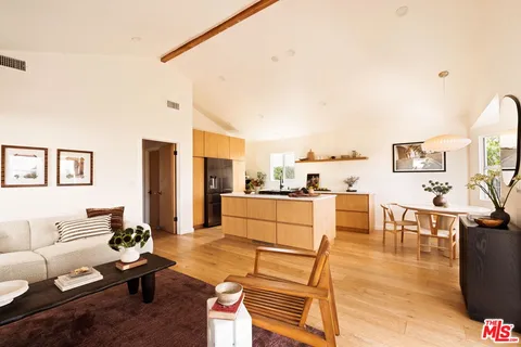 $1,800,000 | 1034 Oakwood Avenue, Venice, CA 90291