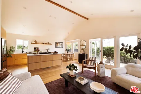 $1,800,000 | 1034 Oakwood Avenue, Venice, CA 90291