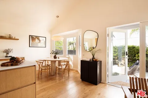 $1,800,000 | 1034 Oakwood Avenue, Venice, CA 90291