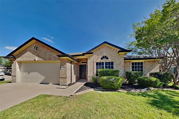 $2,300 | 2601 Crestwood Drive, Burleson, TX 76028