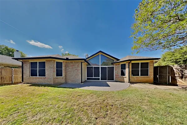 $2,300 | 2601 Crestwood Drive, Burleson, TX 76028