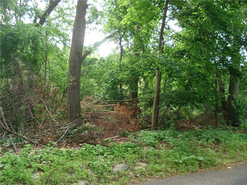 26 Range Road, Unit 32B13 Rowayton, CT 06853 - Photo 5 of 7 a view of outdoor space and green space