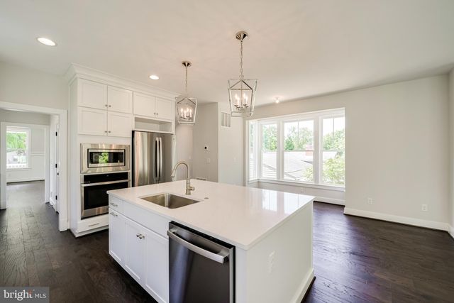 $1,365,985 | 8019 Washington Avenue, Alexandria, VA 22308