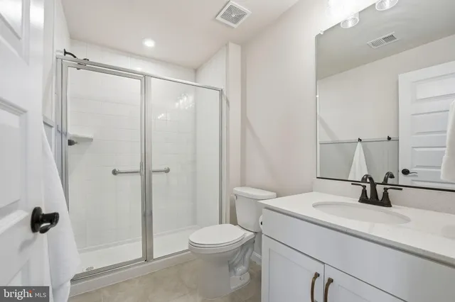 a black and white photo of a picture