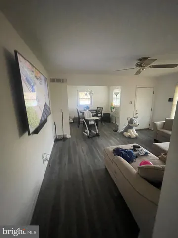 $330,000 | 8 Vicar Lane, New Castle, DE 19720