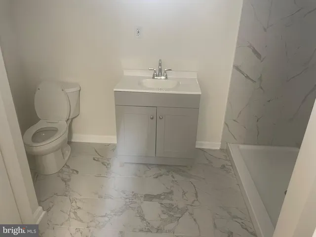 $330,000 | 8 Vicar Lane, New Castle, DE 19720