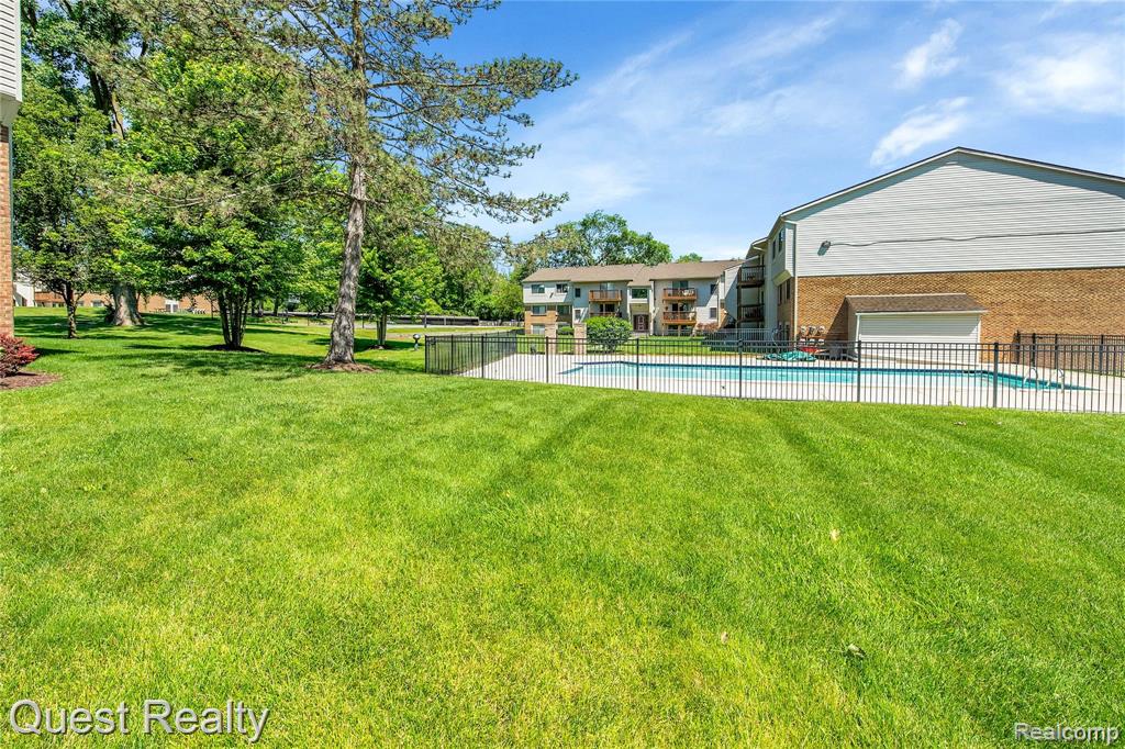 30028 West 12 Mile Road, Unit 27 Farmington Hills, MI 48334 - Photo 3 of 13