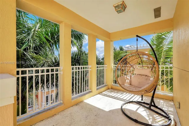 $550,000 | 2318 Vintage Drive, Unit 2318, Lighthouse Point, FL 33064