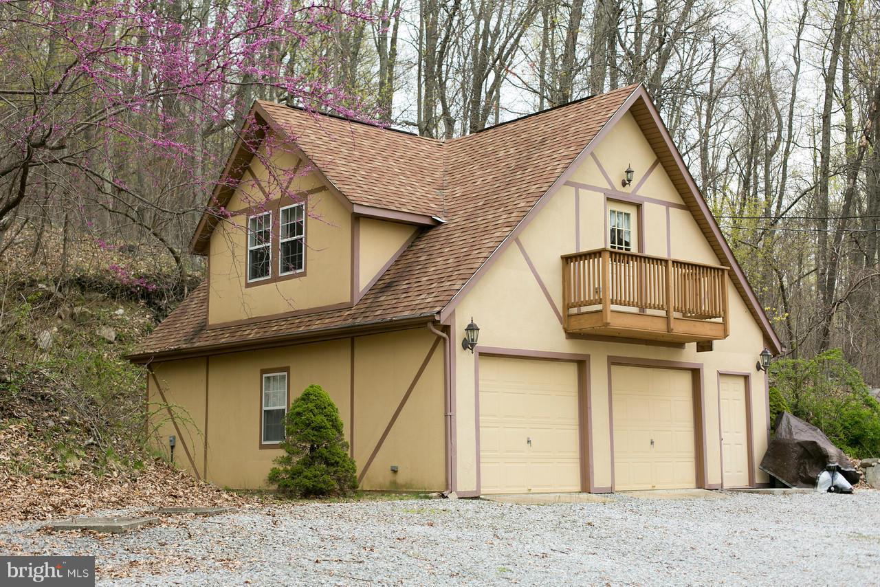 2746 Kaetzel Road Rohrersville, MD 21779 - Photo 4 of 30 Detached Garage w/ Efficiency Apartment above
