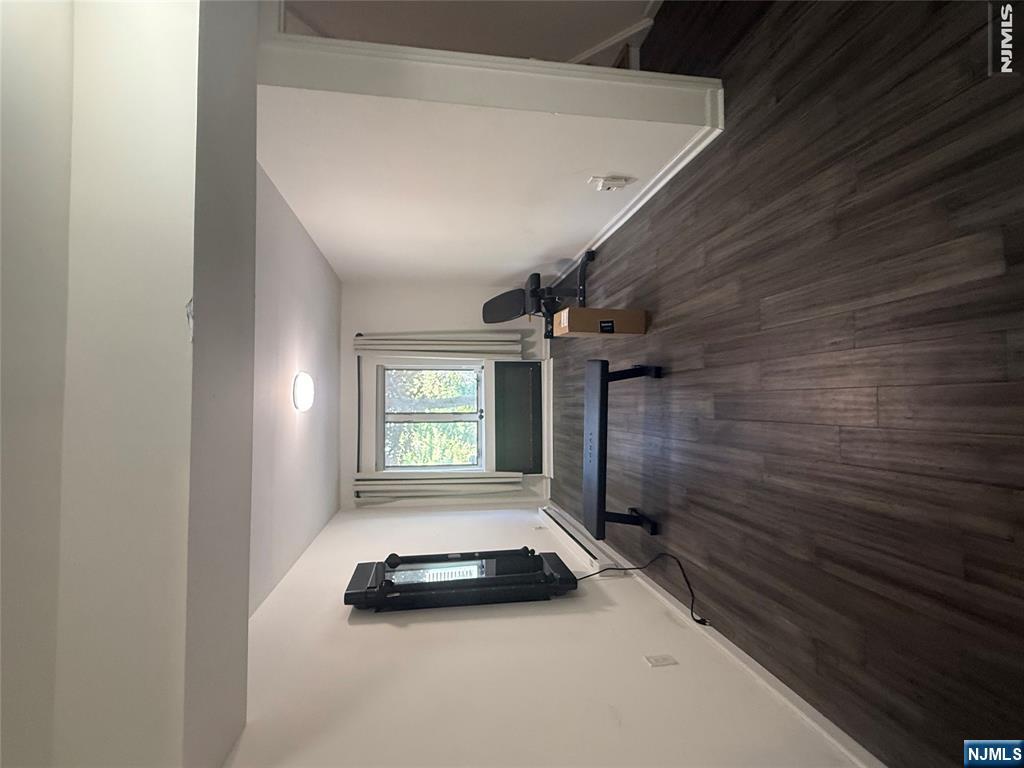 31 Hooks Lane, Unit 7 Edgewater, NJ 07020 - Photo 3 of 15