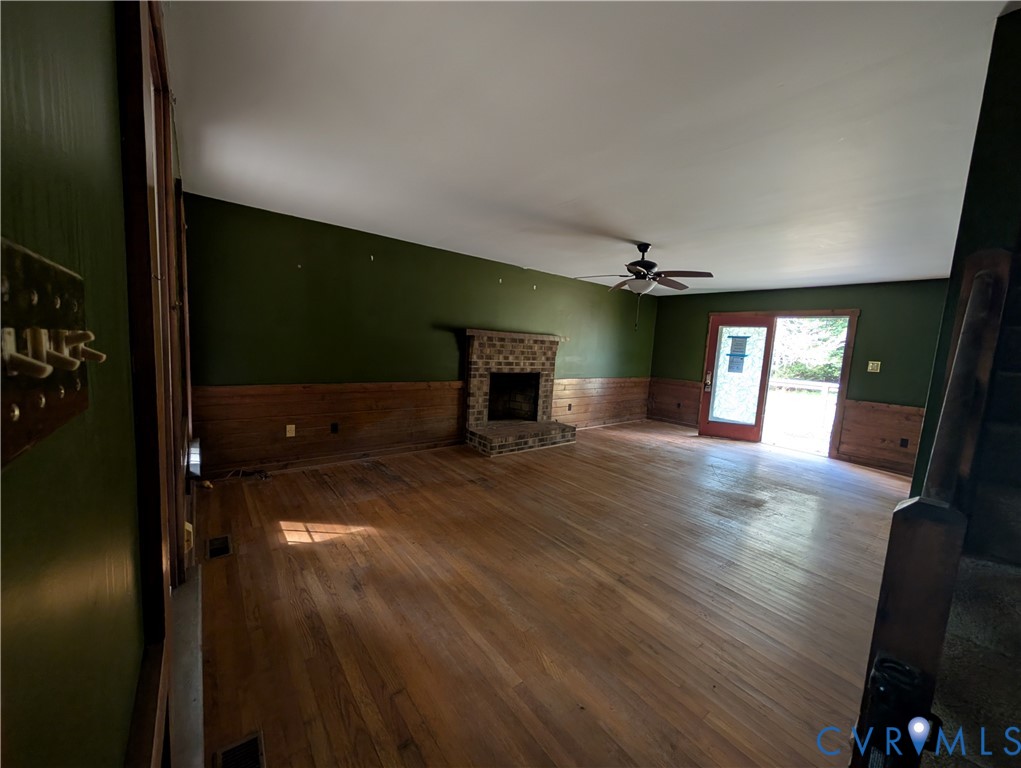 3426 Lake View Road Mechanicsville, VA 23111 - Photo 2 of 18 a living room with furniture and a fireplace