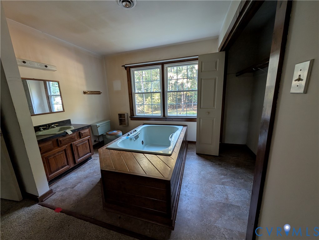 3426 Lake View Road Mechanicsville, VA 23111 - Photo 7 of 18 a room with furniture and a window