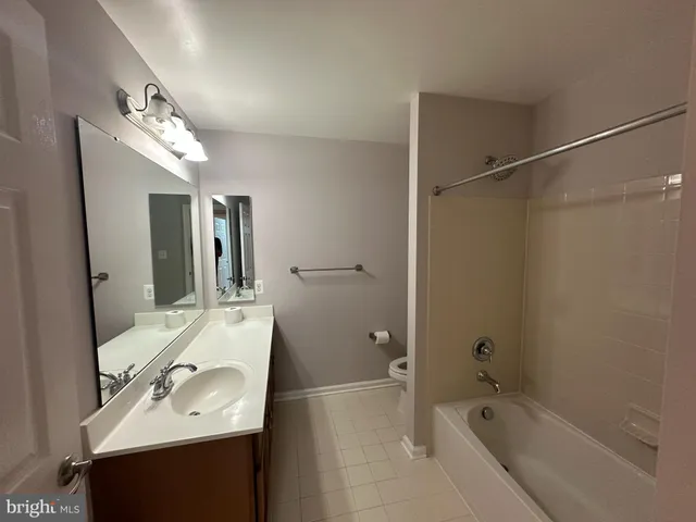 a view of entryway with a window