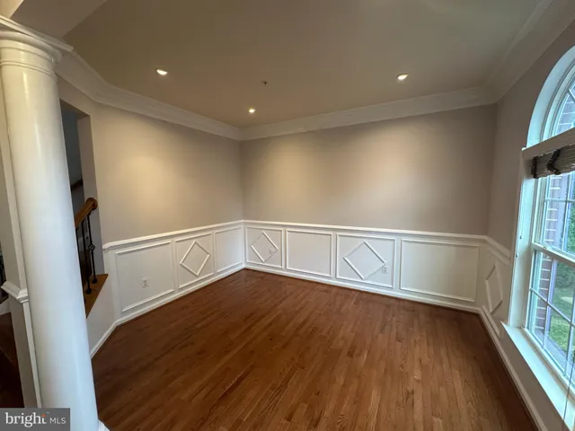 a view of an entryway with a workspace