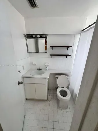 $2,000 | 1051 Meridian Avenue, Unit 1C, Miami Beach, FL 33139