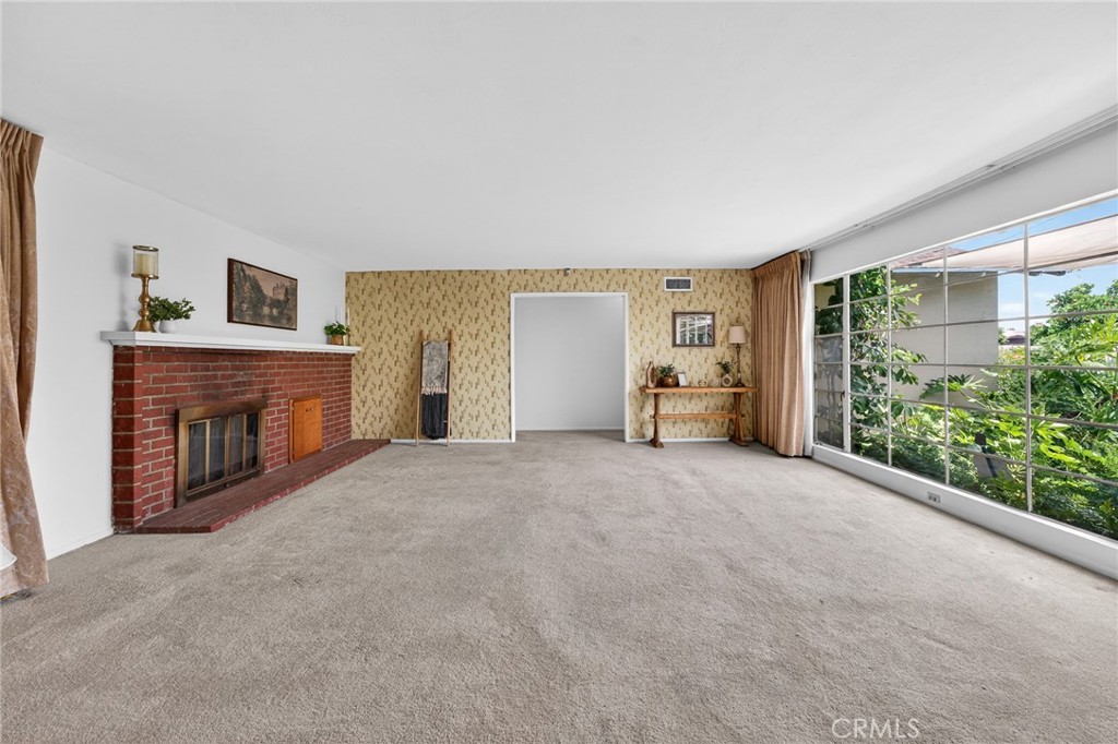 977 North Riverside Avenue Rialto, CA 92376 - Photo 4 of 39 Living room with beautiful original window