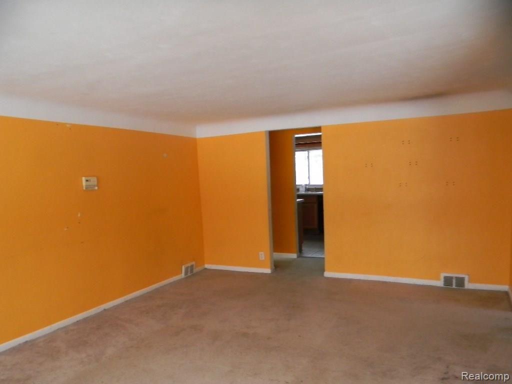 3372 Greenwood Street Rochester, MI 48309 - Photo 5 of 22 Living Room.jpg