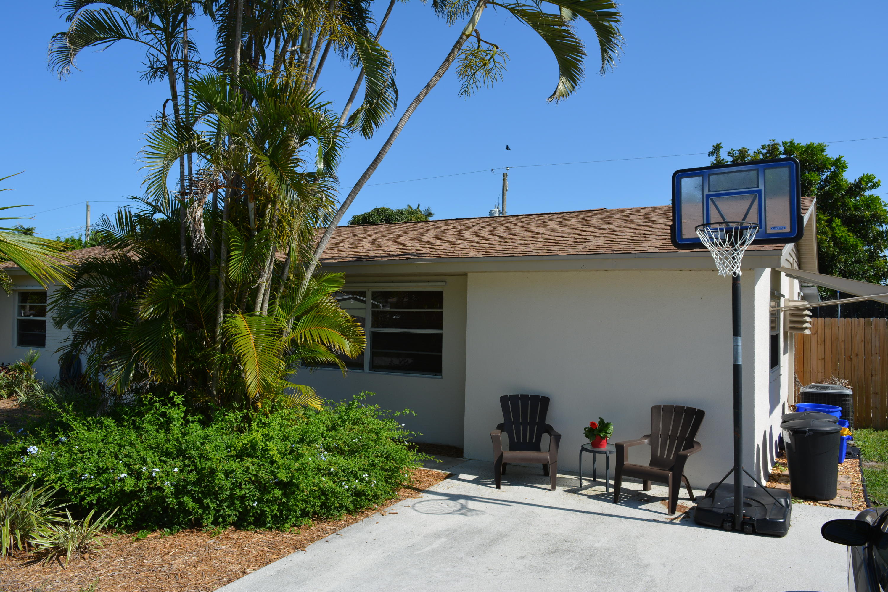 925 Eucalyptus Road North Palm Beach, FL 33408 - Photo 14 of 25 front (1)