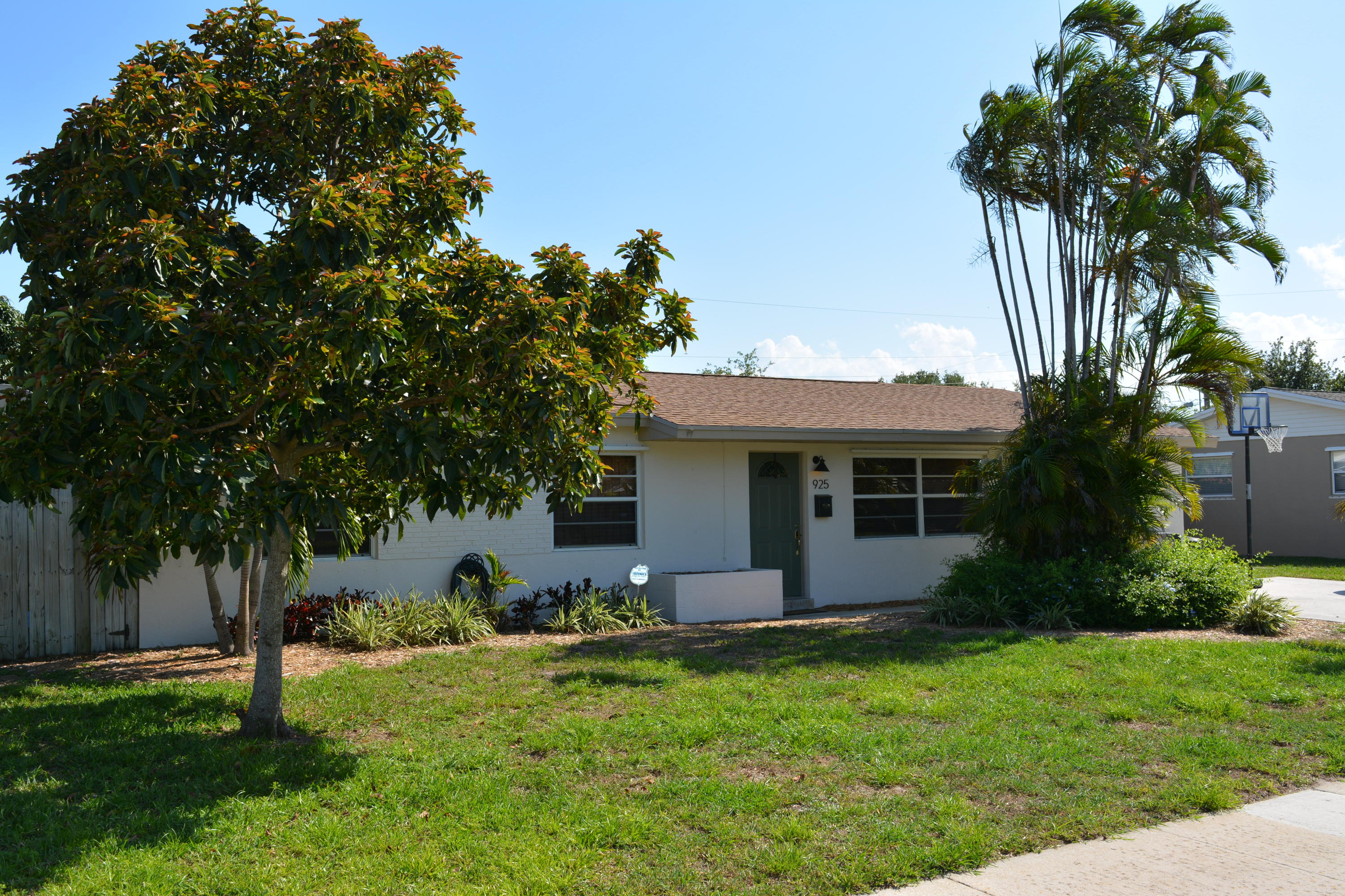 925 Eucalyptus Road North Palm Beach, FL 33408 - Photo 15 of 25 front (2)