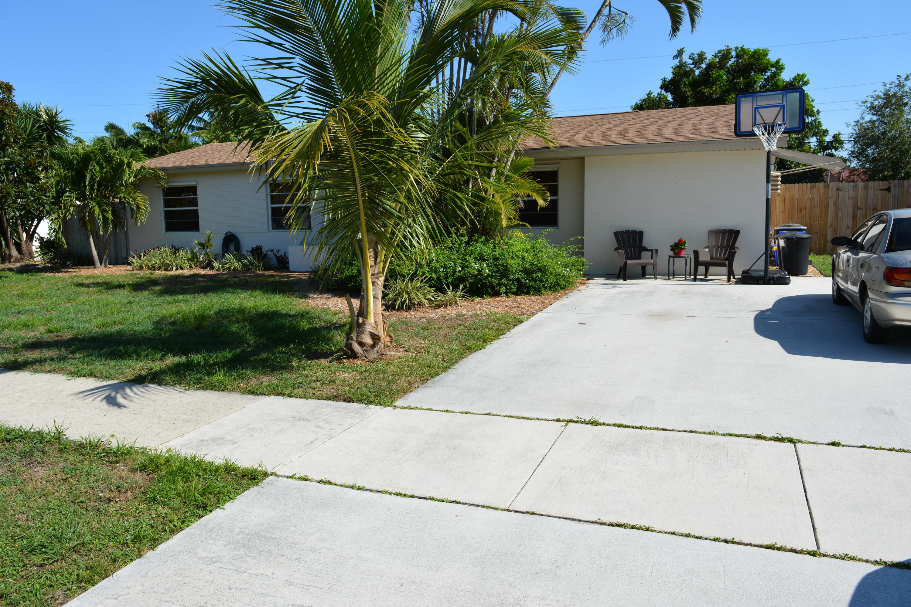 925 Eucalyptus Road North Palm Beach, FL 33408 - Photo 16 of 25 front (3)