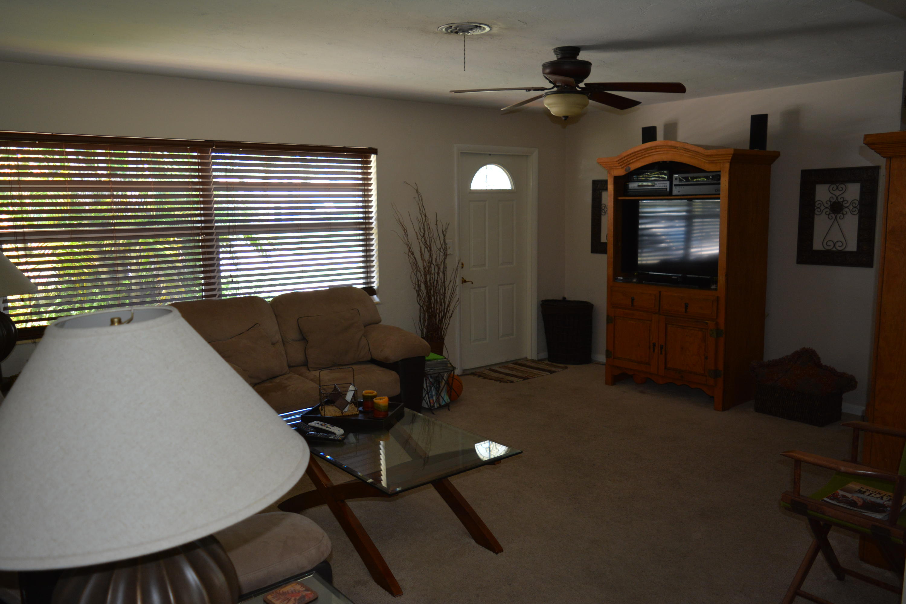 925 Eucalyptus Road North Palm Beach, FL 33408 - Photo 19 of 25 livingroom (1)