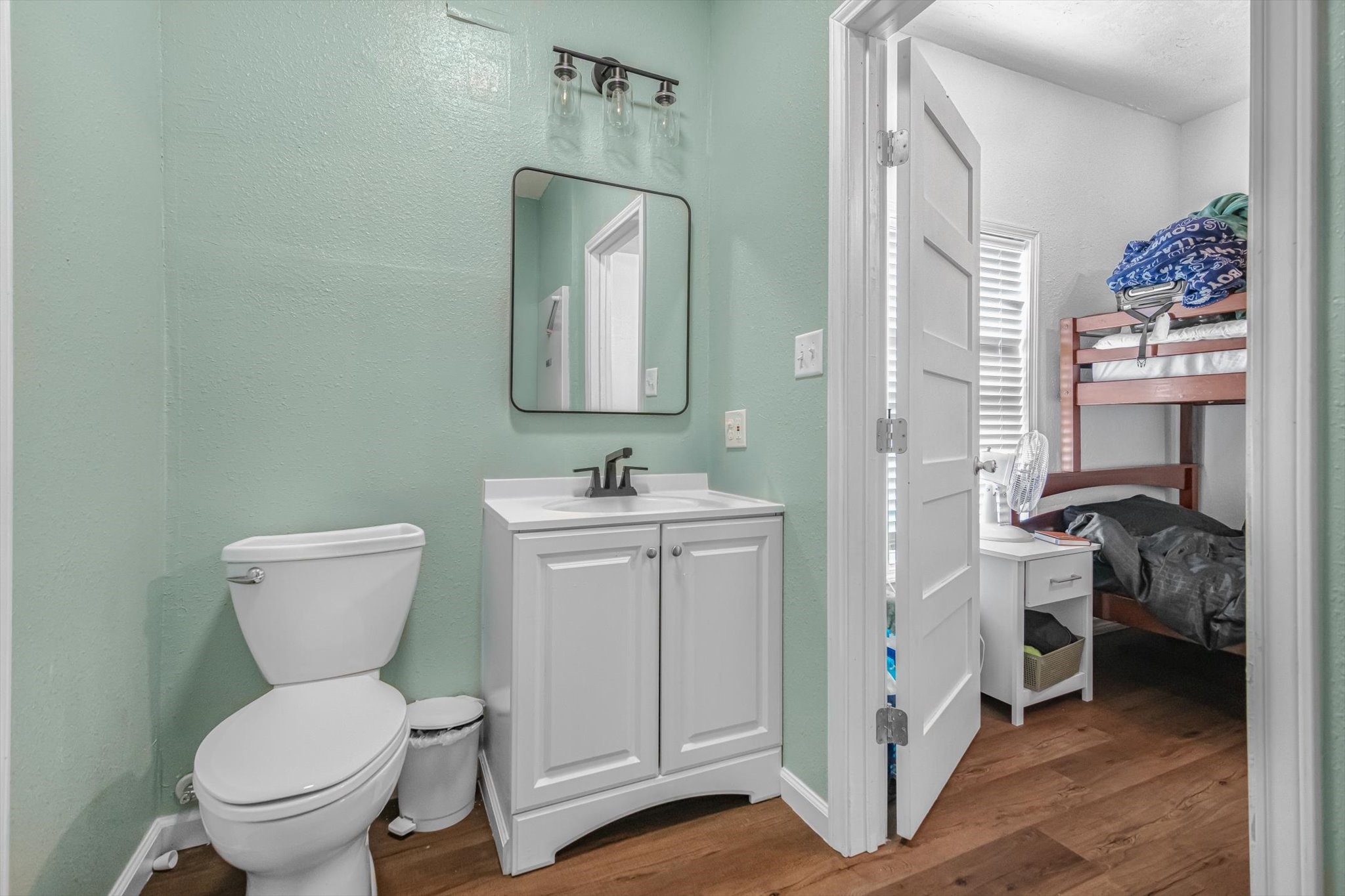 905 43rd Street Galveston, TX 77550 - Photo 38 of 43 En suite bathroom