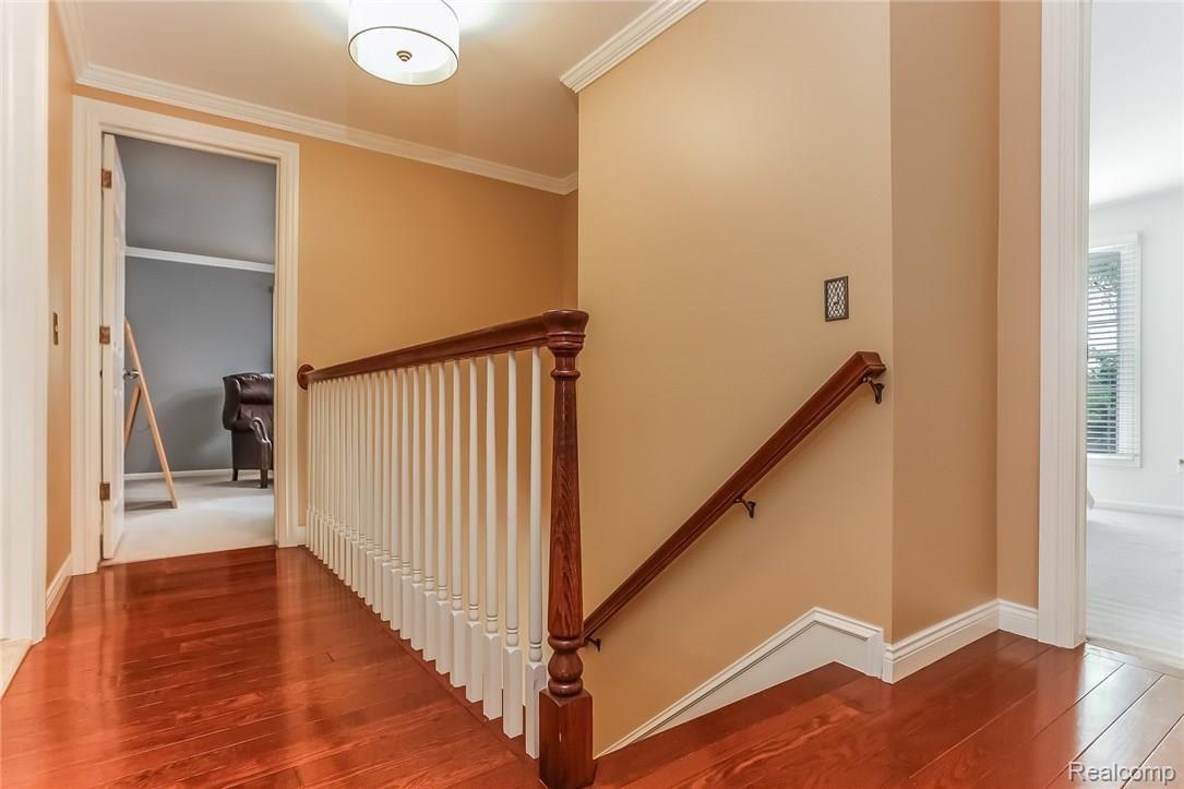 452 Lake Forest Road Rochester, MI 48309 - Photo 41 of 54 032-Landing-2988065-medium.jpg