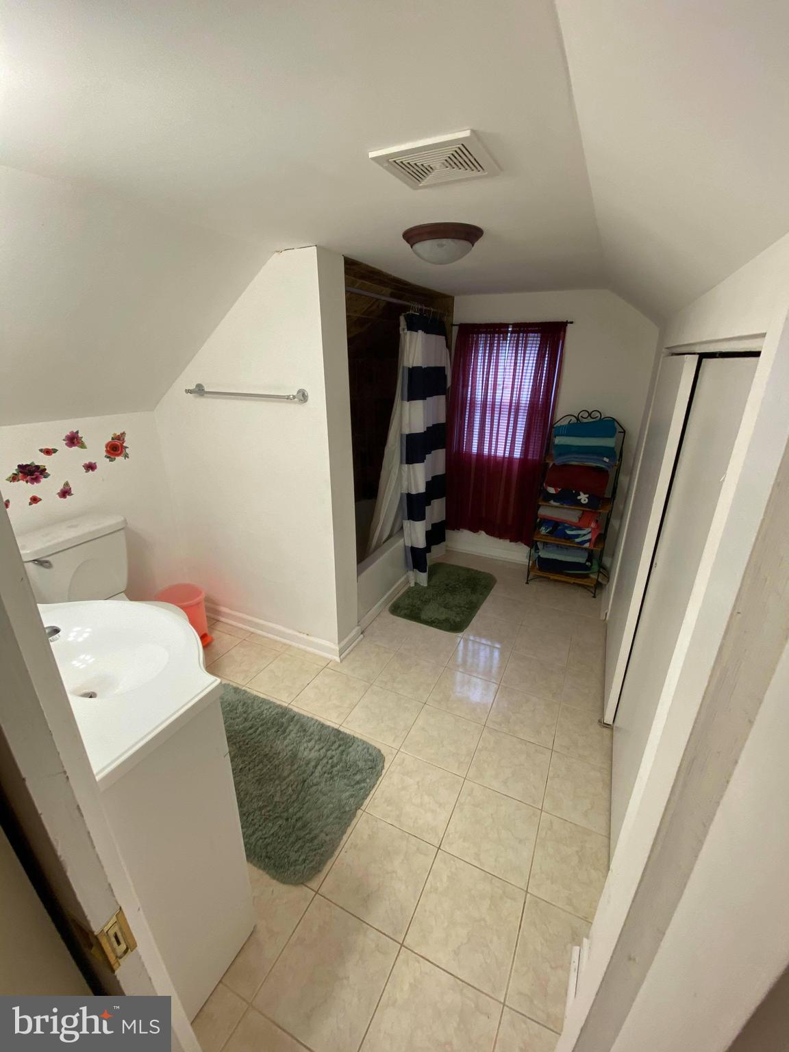 2530 Windsor Road Parkville, MD 21234 - Photo 20 of 25 Upper level bathroom